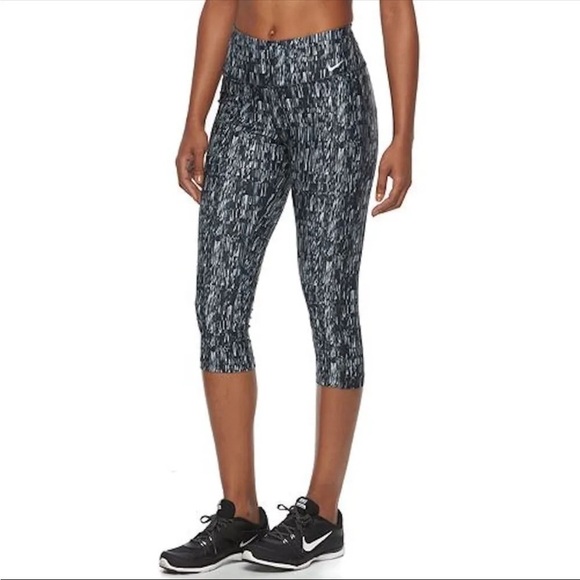 Nike Women’s Power Poly Screen Printed Capri crop pant/leggings Size Medium - Picture 2 of 16